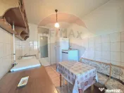 Zona 300, 3 camere, etaj 2, trei balcoane, fără comision ! 