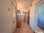 Zona 300, 3 camere, etaj 2, trei balcoane, fără comision ! 