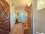 Zona 300, 3 camere, etaj 2, trei balcoane, fără comision ! 