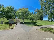 Zona 300, 3 camere, etaj 2, trei balcoane, fără comision ! 