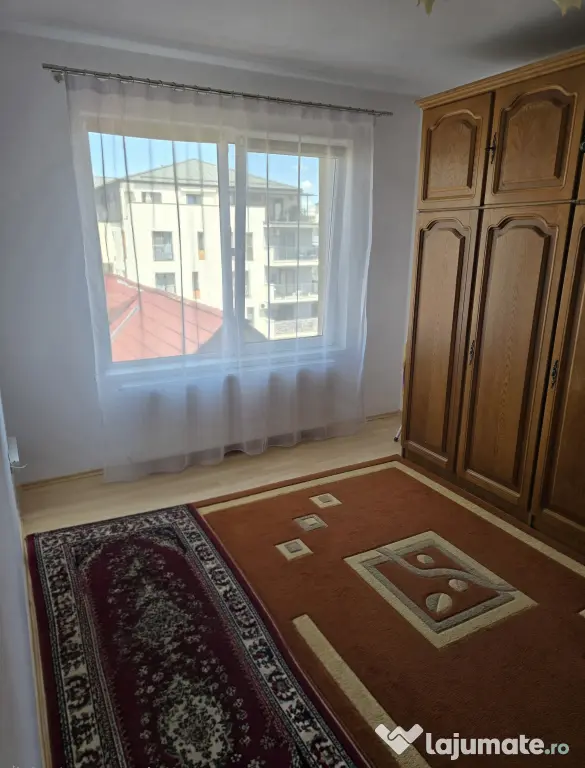 P.F. vand apartament 3 camere 65 mp. semidecomandat, in Floresti, str. Teilor jud. Cluj