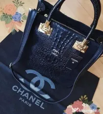 Geanta piele naturala 100%,model croco,logo metalic auriu,curea detasabila umăr,saculet,etichetă