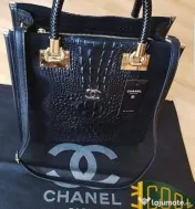 Geanta piele naturala 100%,model croco,logo metalic auriu,curea detasabila umăr,saculet,etichetă 
