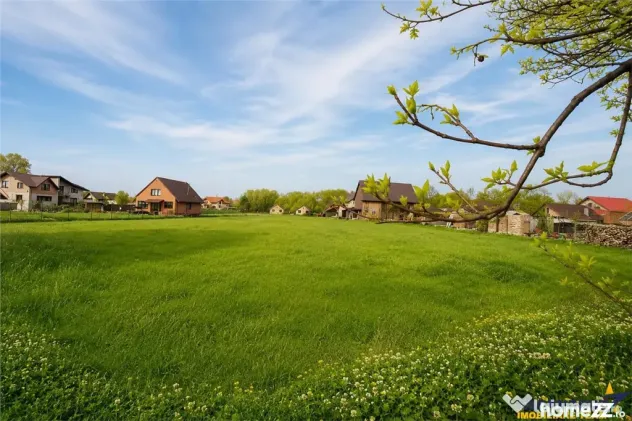 Teren 1.700 mp intravilan, natura, vecinatati bune, potentia