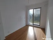 Apartament de 3 camere cu gradina 