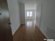 Apartament de 3 camere cu gradina 