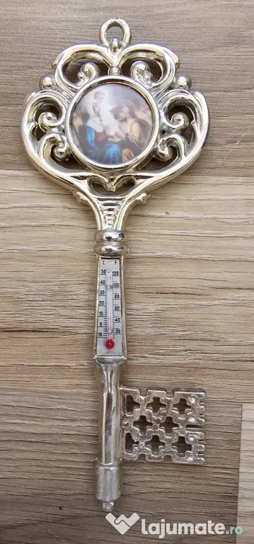 Ornament cheie cu termometru si o poza cu Fecioara Maria si Domnul Isus Hristos.