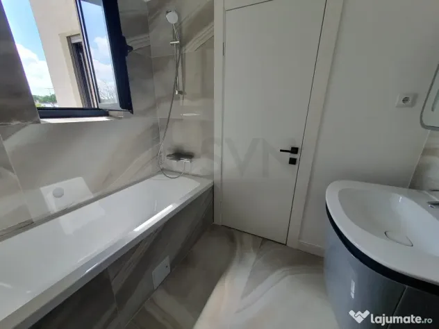 Apartament cu 3 camere singur pe etaj Polona