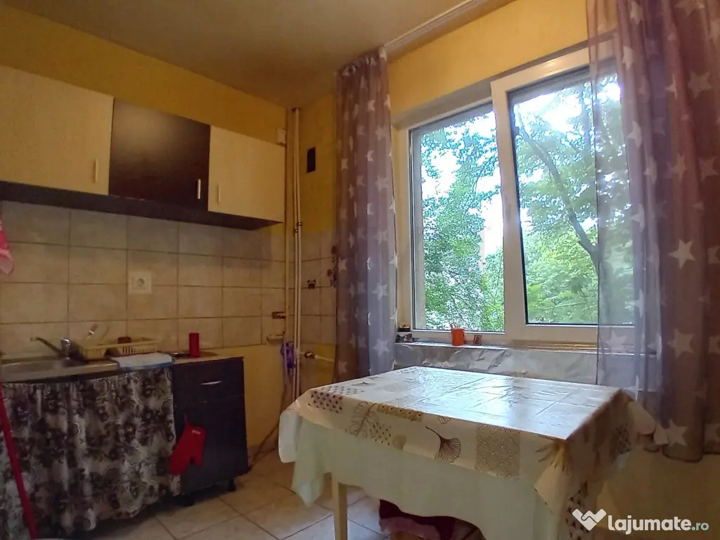 Garsoniera Spatioasa si Linistita in Dristor cu Parcare I...