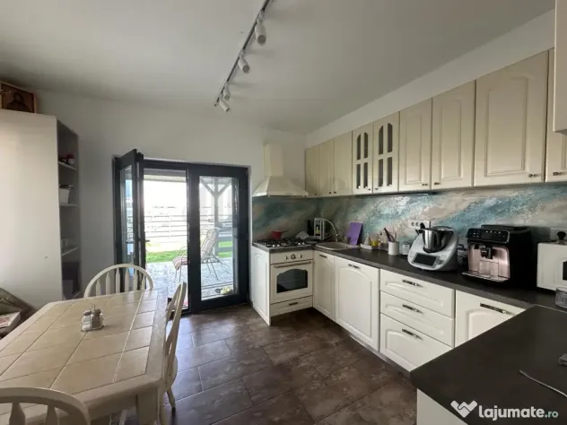 Vila 5 camere Tunari