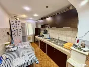 Apartament cu 4 camere de vânzare pe Strada Longinescu 