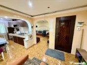 Apartament cu 4 camere de vânzare pe Strada Longinescu 