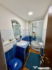 Apartament cu 4 camere de vânzare pe Strada Longinescu 
