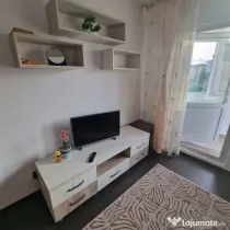 Închiriez garsonieră spațioasă, 30 mp, Craiova – Cartier Rovine, etaj 3