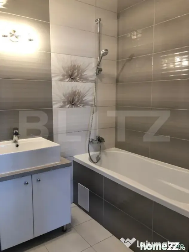 Apartament 3 camere, 63 mp, parcare, zona Teilor