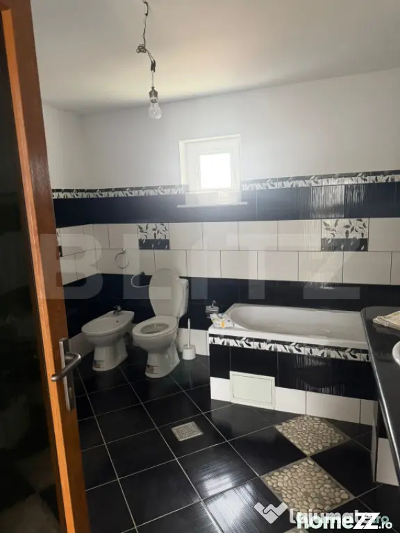 Casa Dumbraveni, 1000mp teren, 4 camere.