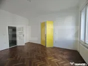 Doua partamente cu potențial de unificare, curte interioar? 