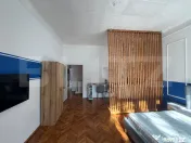 Doua partamente cu potențial de unificare, curte interioar? 