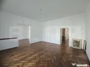 Doua partamente cu potențial de unificare, curte interioar? 