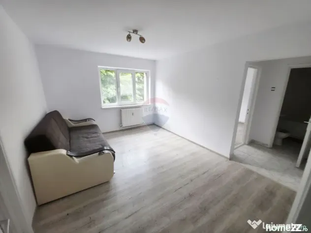 Apartament cu 3 camere de vânzare în zona Maratei