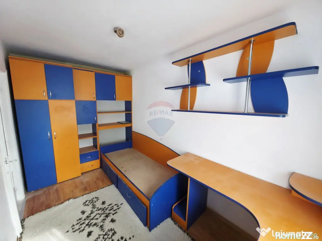 Apartament cu 3 camere de vânzare în zona Maratei