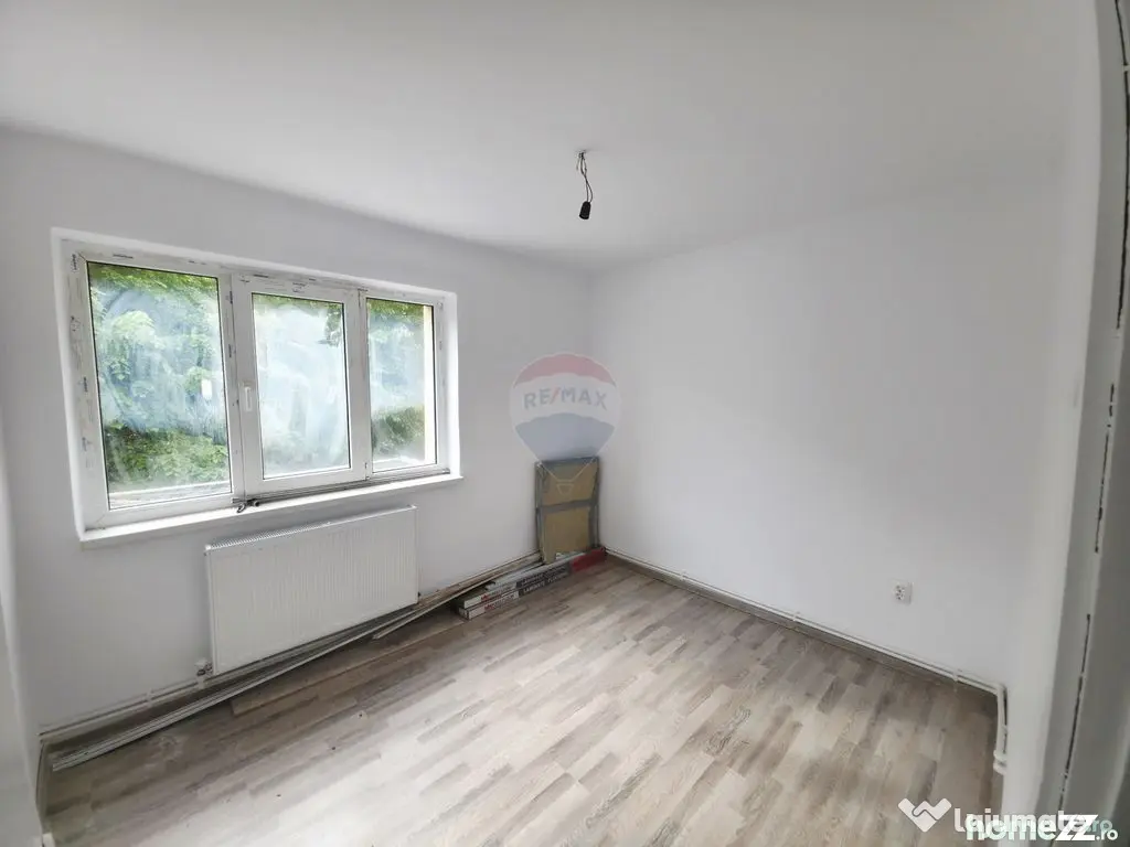 Apartament cu 3 camere de vânzare în zona Maratei