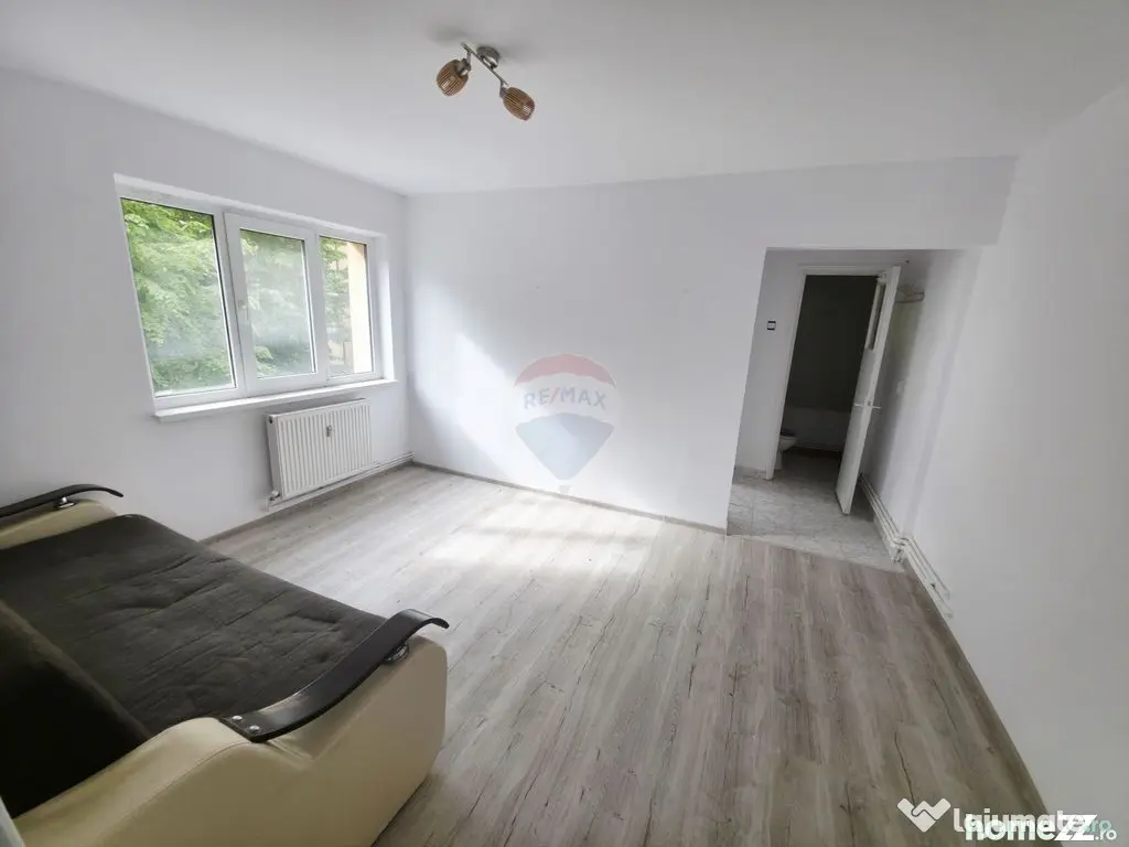 Apartament cu 3 camere de vânzare în zona Maratei