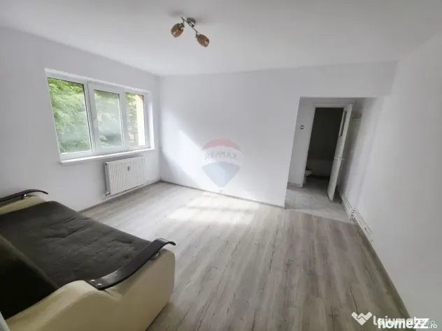 Apartament cu 3 camere de vânzare în zona Maratei