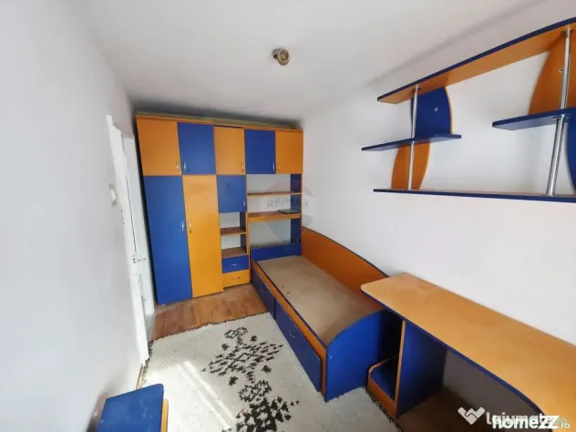 Apartament cu 3 camere de vânzare în zona Maratei