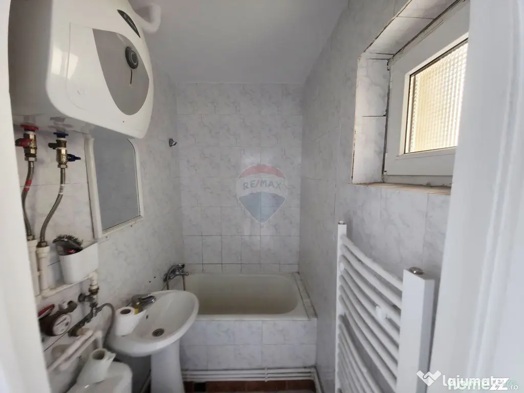 Apartament cu 3 camere de vânzare în zona Maratei