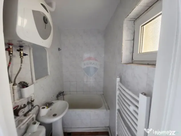 Apartament cu 3 camere de vânzare în zona Maratei