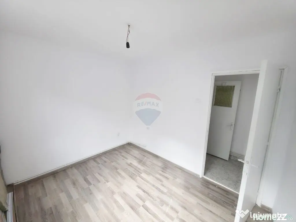 Apartament cu 3 camere de vânzare în zona Maratei