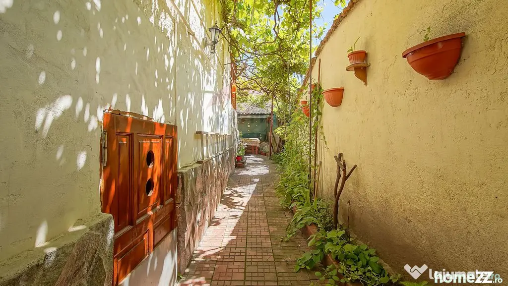 Casă individuală de vânzare pe str. Cloșca din Brașo...