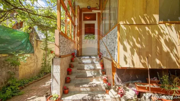 Casă individuală de vânzare pe str. Cloșca din Brașo...