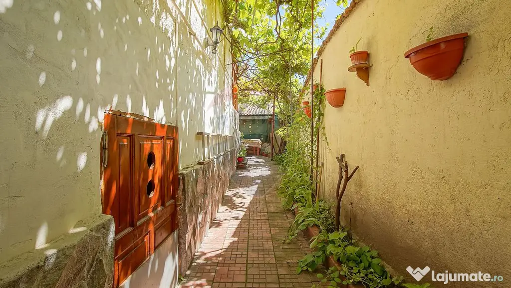Casă individuală de vânzare pe str. Cloșca din Brașo...