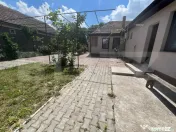Casă de închiriat, 110 mp, 2 dormitoare, curte și parcare