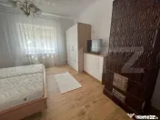 Casă de închiriat, 110 mp, 2 dormitoare, curte și parcare