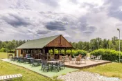 AFACERE FUNCTIONALA - MOTEL, PARCARE TIRURI, CAMPING cu pisc 
