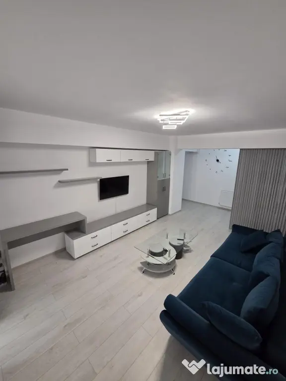 Apartament 2 camere de închiriat, bloc nou Războieni si loc parcare