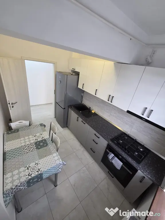 Apartament 2 camere de închiriat, bloc nou Războieni si loc parcare