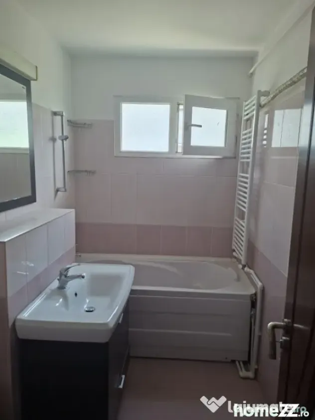 Apartament 2 camere, 48 mp, semidecomandat, mobilat și util - Craiova (Dolj)