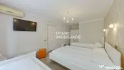 Casă generoasă cu 11 camere + spațiu comercial inclus ... 