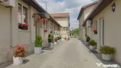 Casă generoasă cu 11 camere + spațiu comercial inclus ... 
