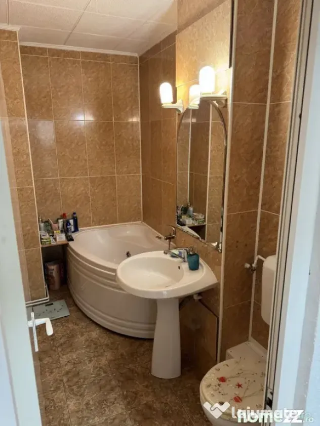 Apartament 3 camere intrare Racadau,2 balcoane,etajul 1,1870