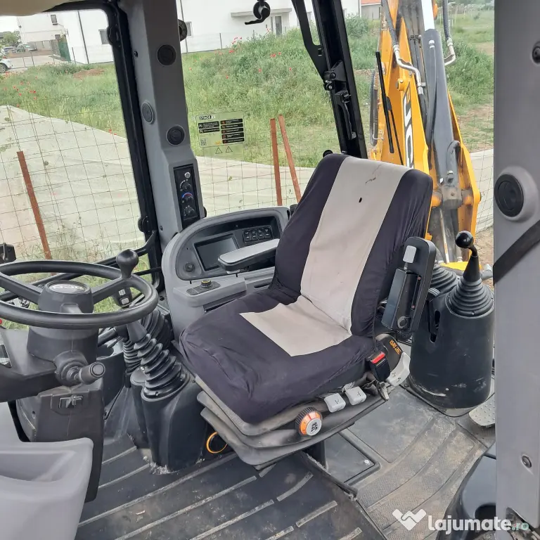 Buldoexcavator JCB 3CX
