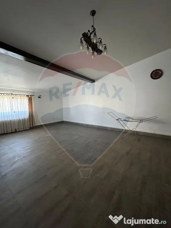 Restaurant + camere de cazare