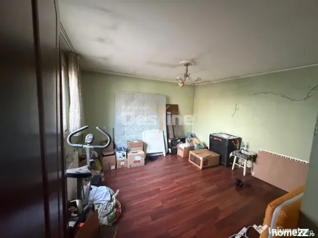 Casa +Teren intravilan 900 mp ( 2 corpuri de casă )Calea Gi