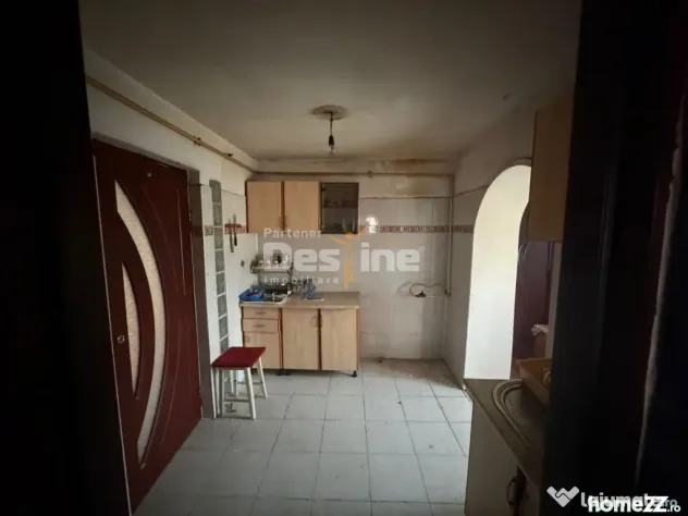 Casa +Teren intravilan 900 mp ( 2 corpuri de casă )Calea Gi