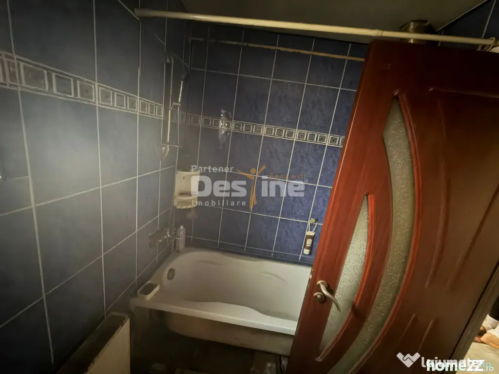 Casa +Teren intravilan 900 mp ( 2 corpuri de casă )Calea Gi