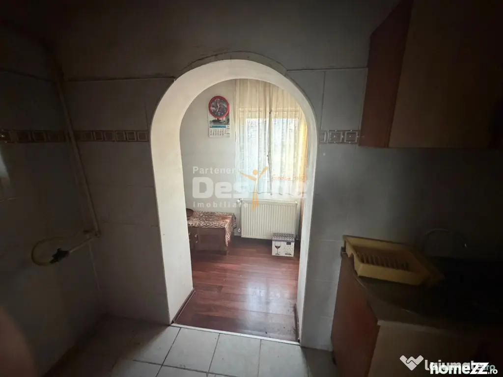 Casa +Teren intravilan 900 mp ( 2 corpuri de casă )Calea Gi